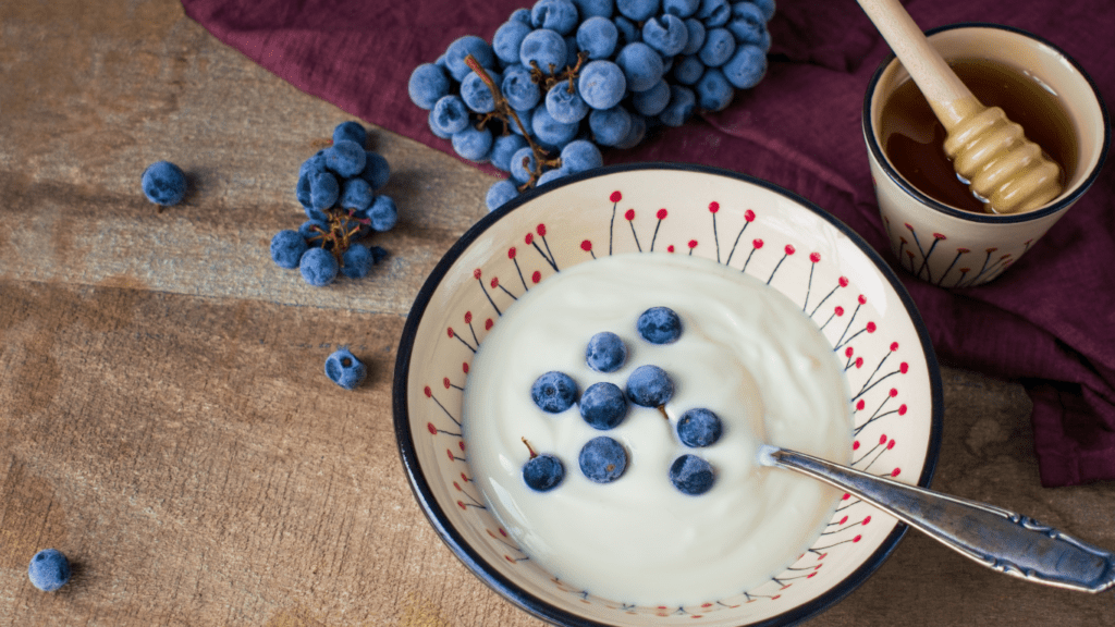 Blueberries and yogurt 